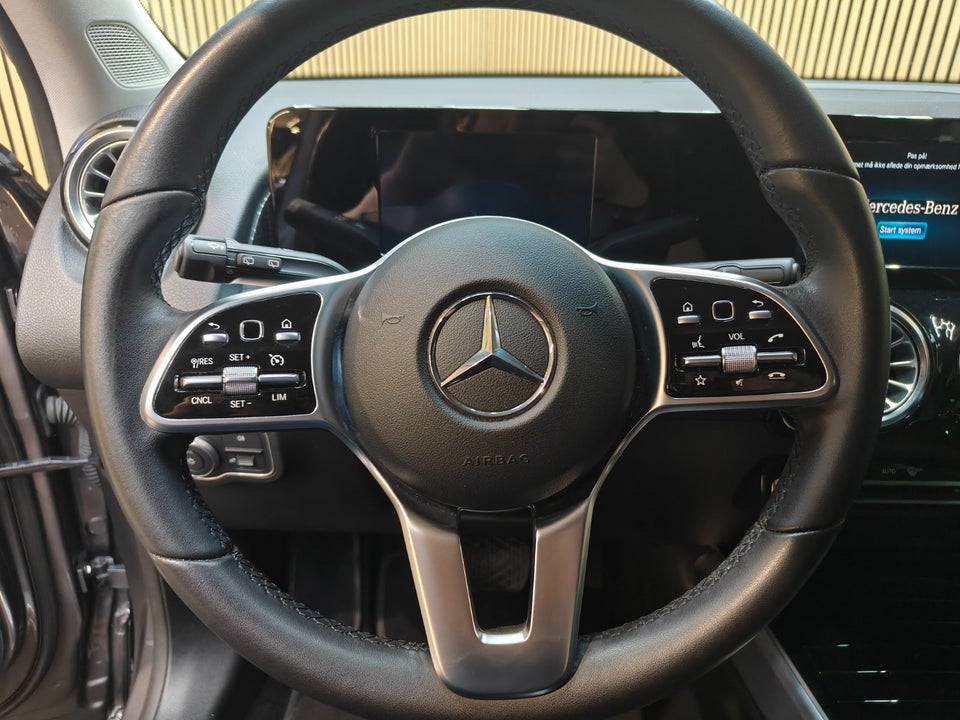 Mercedes EQB300 Progressive 4Matic 7prs 5d