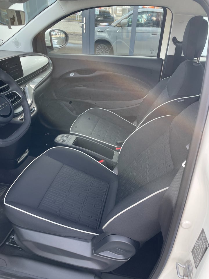 Fiat 500e 42 Icon 3d