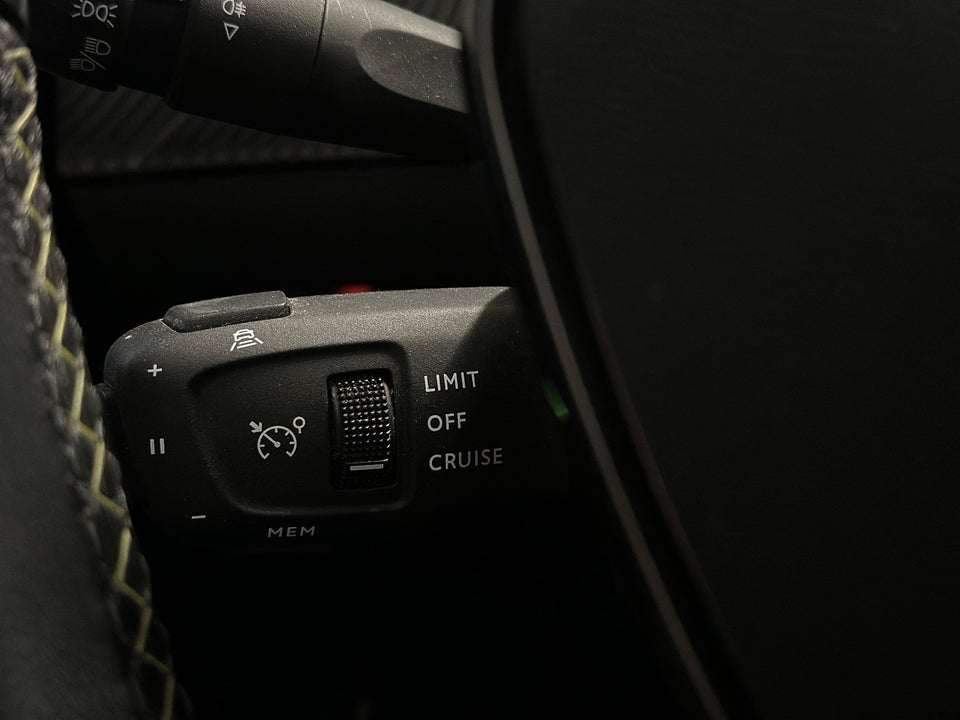 Peugeot e-208 50 GT Sky 5d