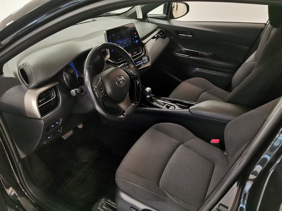 Toyota C-HR 1,8 Hybrid C-LUB Selected CVT 5d