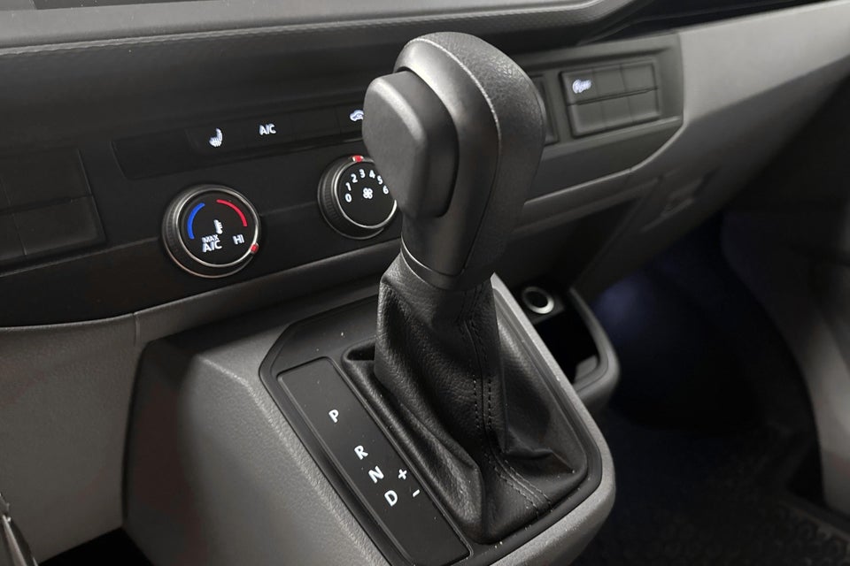 VW Transporter 2,0 TDi 150 Kassevogn DSG kort