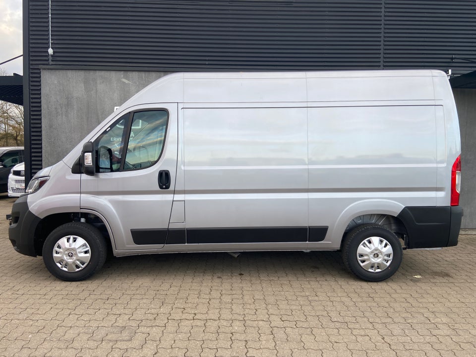 Peugeot Boxer 333 2,2 BlueHDi 140 L2H2 Premium