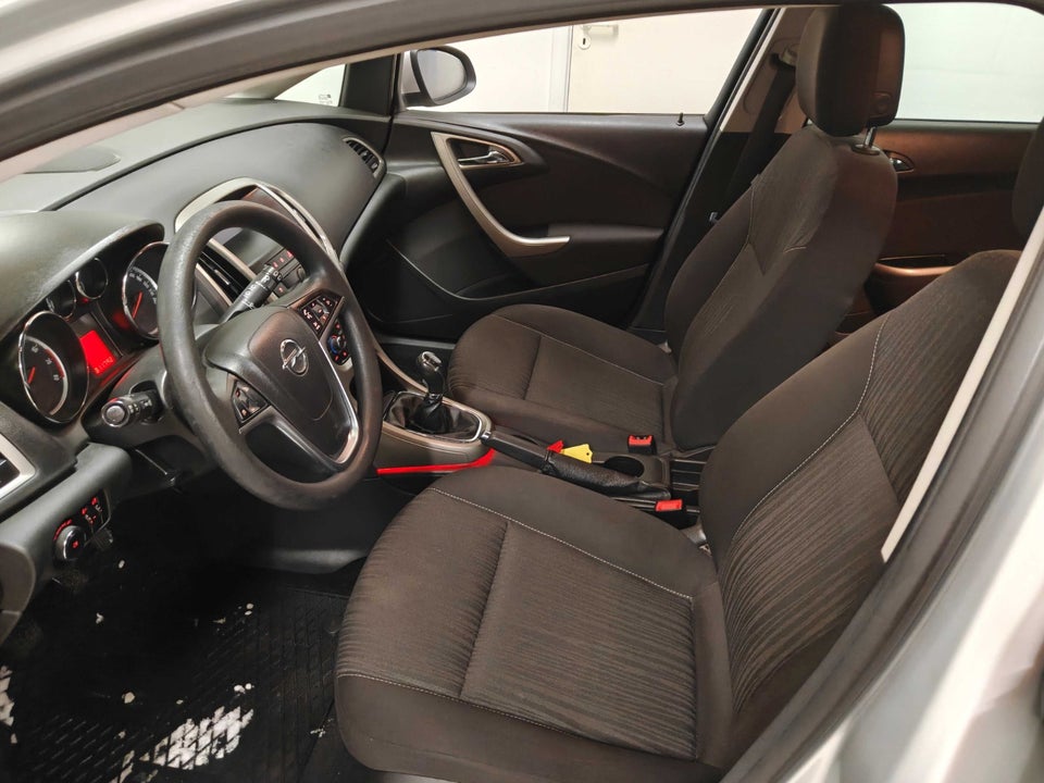 Opel Astra 1,6 Enjoy 5d