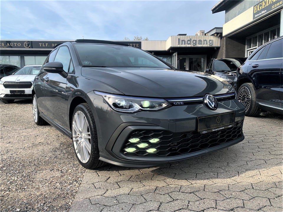 VW Golf VIII 1,4 GTE DSG 5d