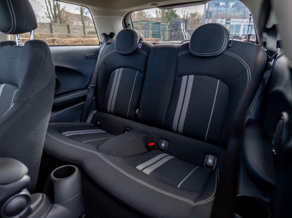 MINI Cooper SE Essential 3d