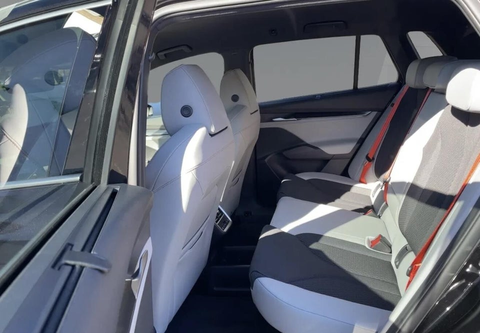 Skoda Elroq 85 iV Loft 5d