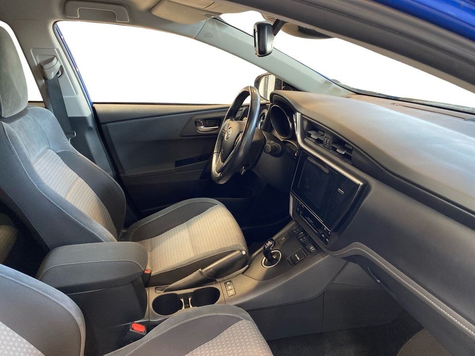 Toyota Auris 1,8 Hybrid H2 Selected Touring Sports CVT 5d
