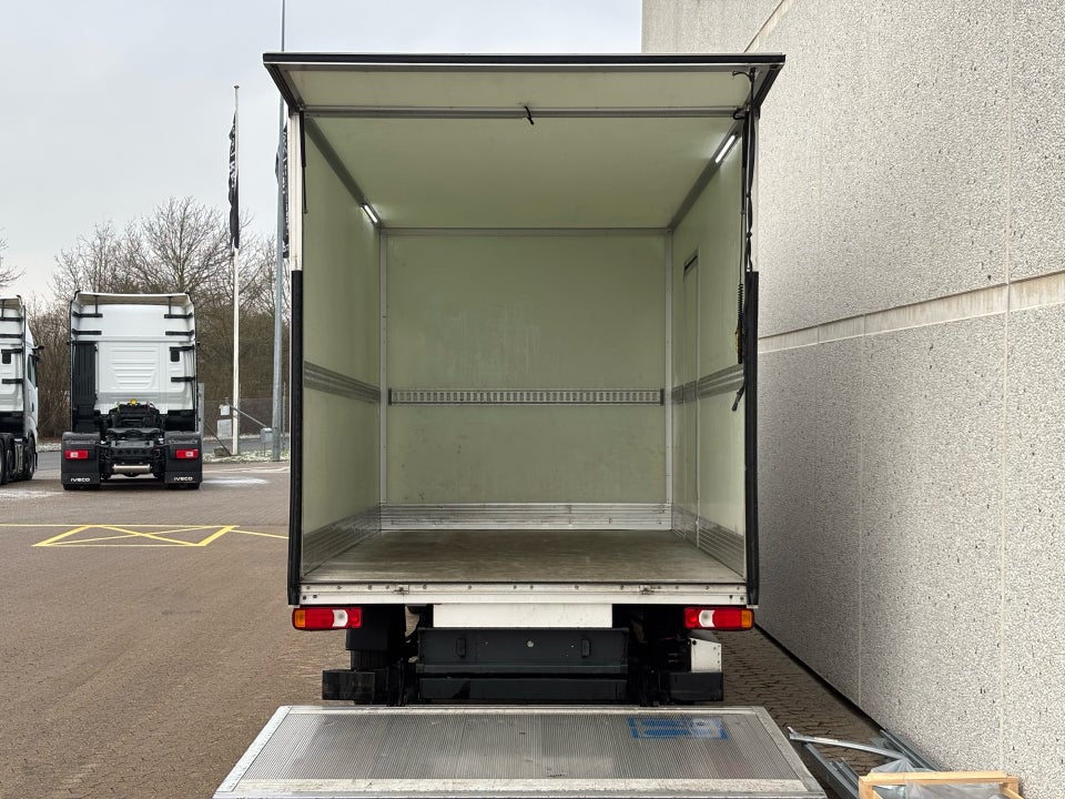 Iveco Daily 3,0 35S18 4100mm Box m/lift AG8