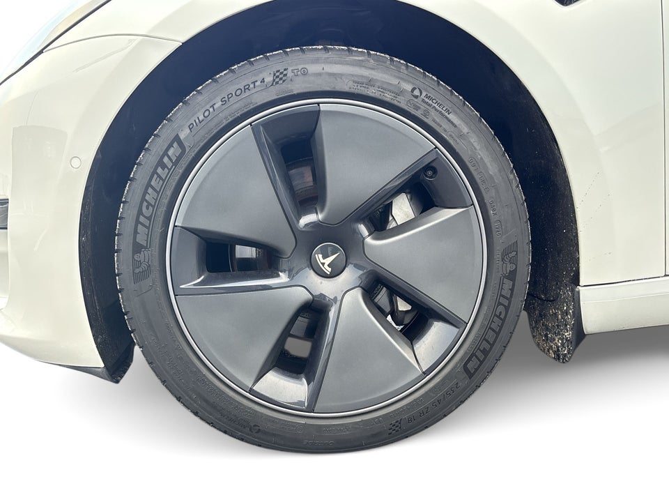 Tesla Model 3 Standard Range+ RWD 4d