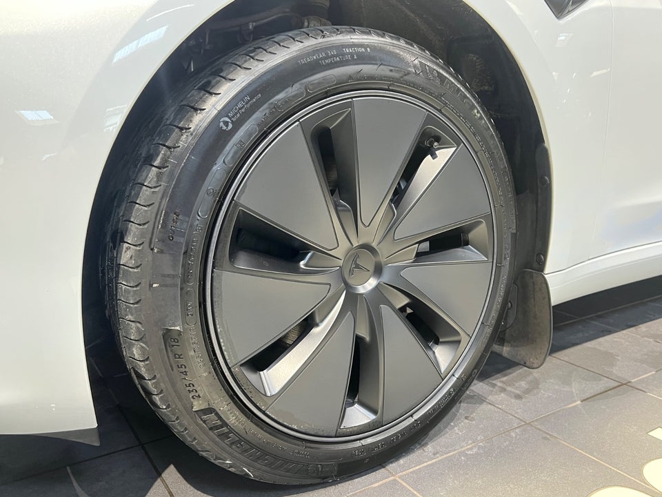 Tesla Model 3 Long Range AWD 4d