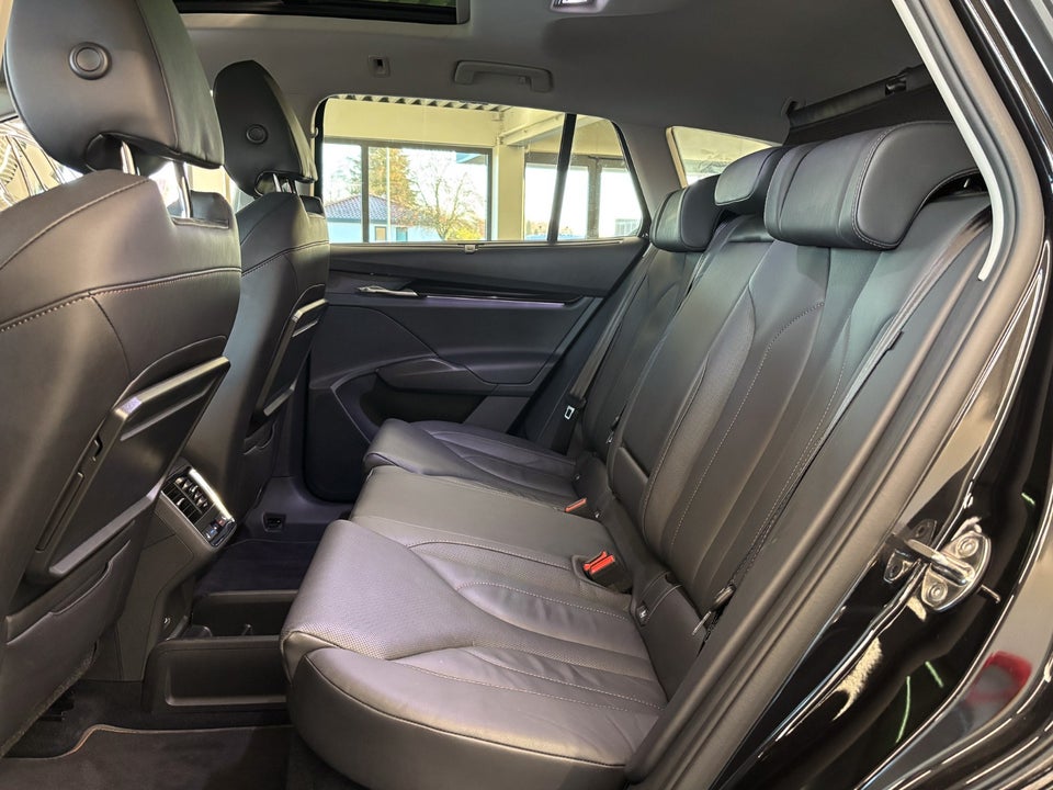 Skoda Enyaq 80 iV Suite 5d