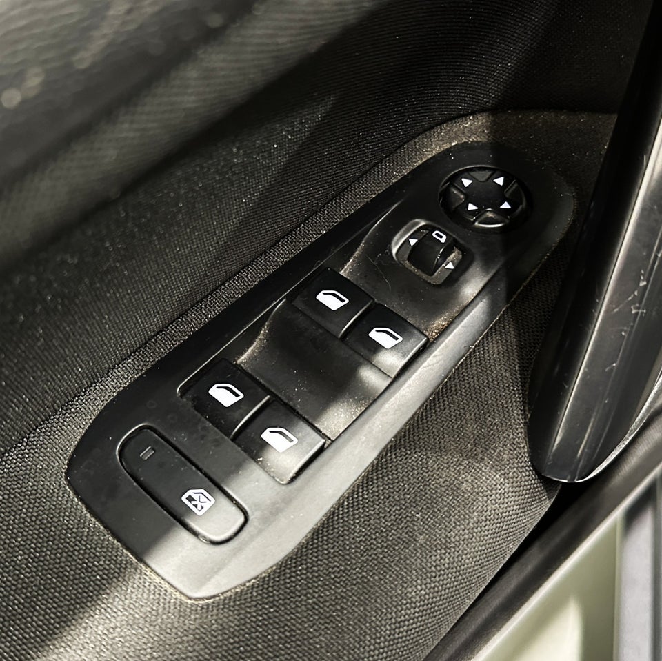 Peugeot 308 1,6 BlueHDi 120 Active SW 5d