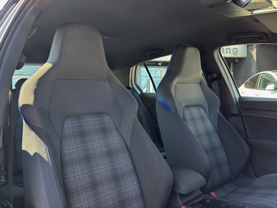 VW Golf VIII 1,4 GTE DSG 5d