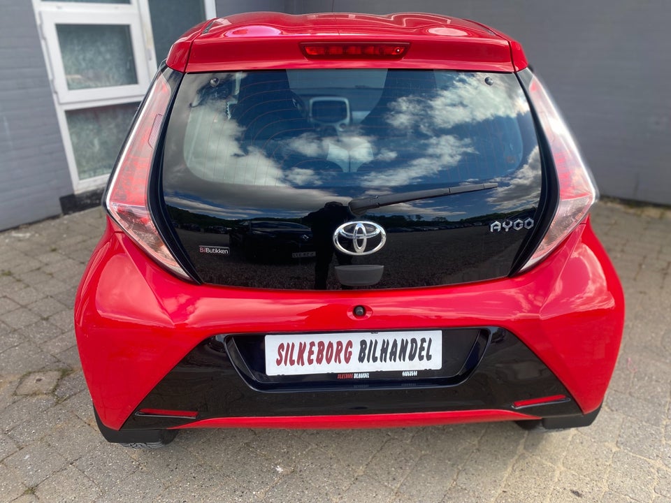 Toyota Aygo 1,0 VVT-i x-black 5d