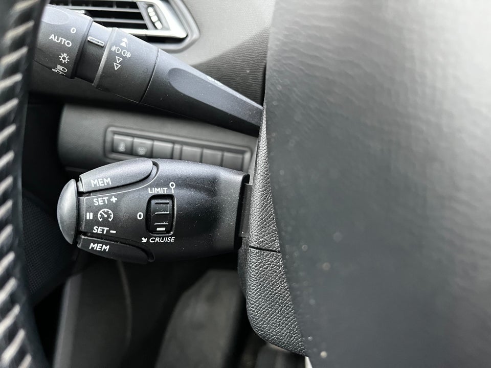 Peugeot 308 1,2 e-THP 110 Style 5d