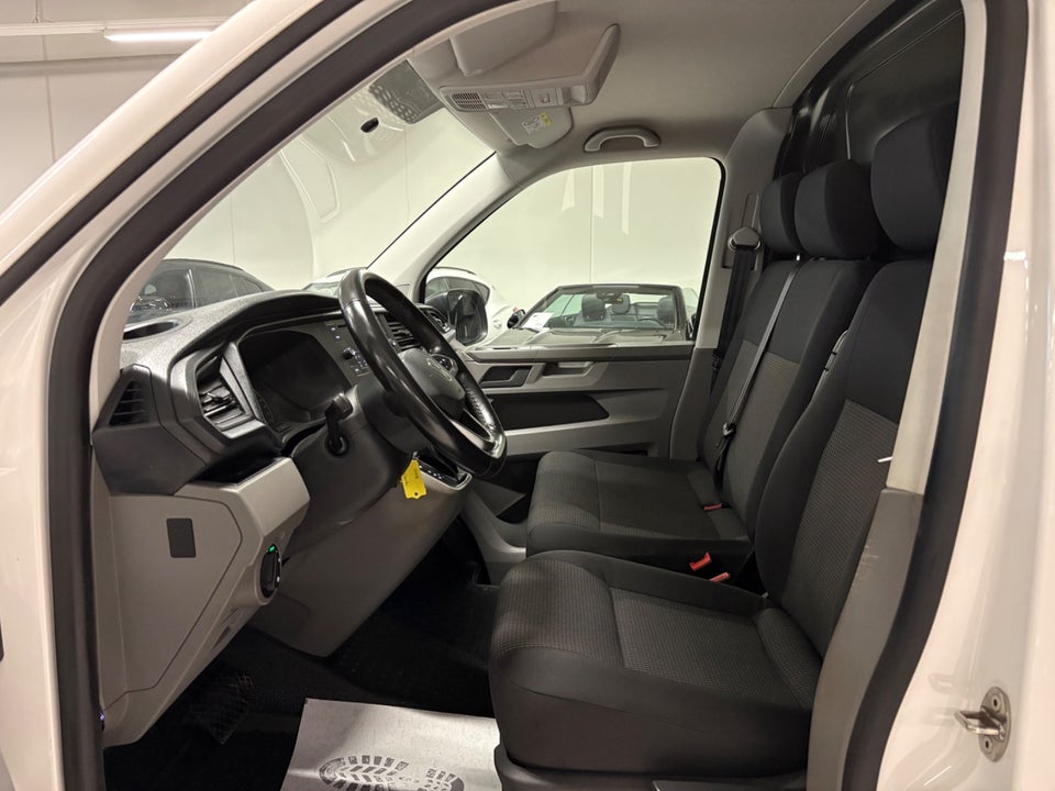 VW Transporter 2,0 TDi 150 Kassevogn DSG kort