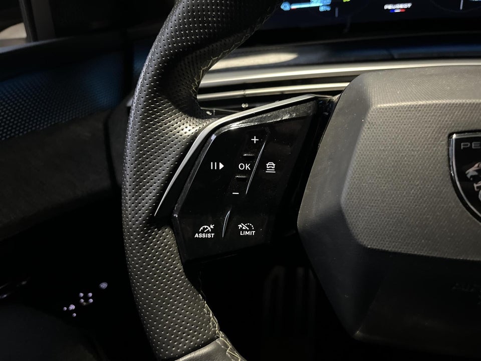 Peugeot e-3008 77 GT Pack 5d