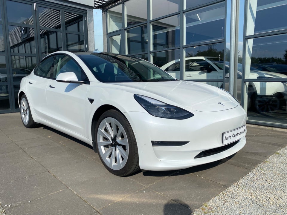 Tesla Model 3 Long Range AWD 4d