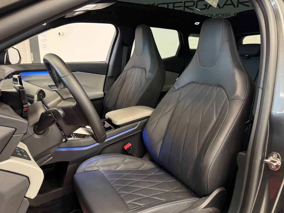 Ford Explorer 77 Premium Extended Range 5d