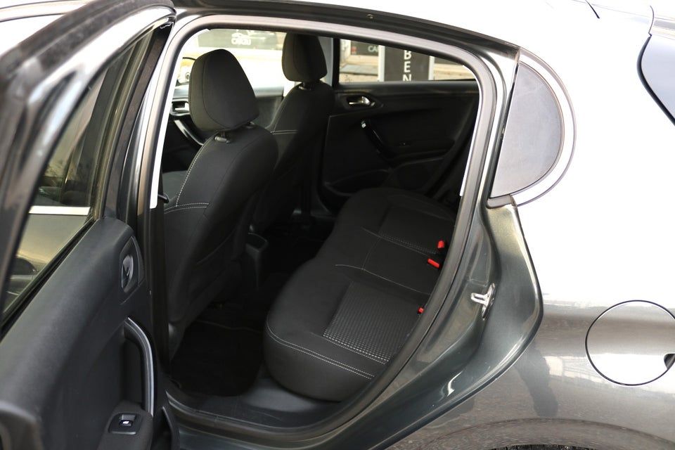 Peugeot 208 1,6 BlueHDi 100 Desire 5d