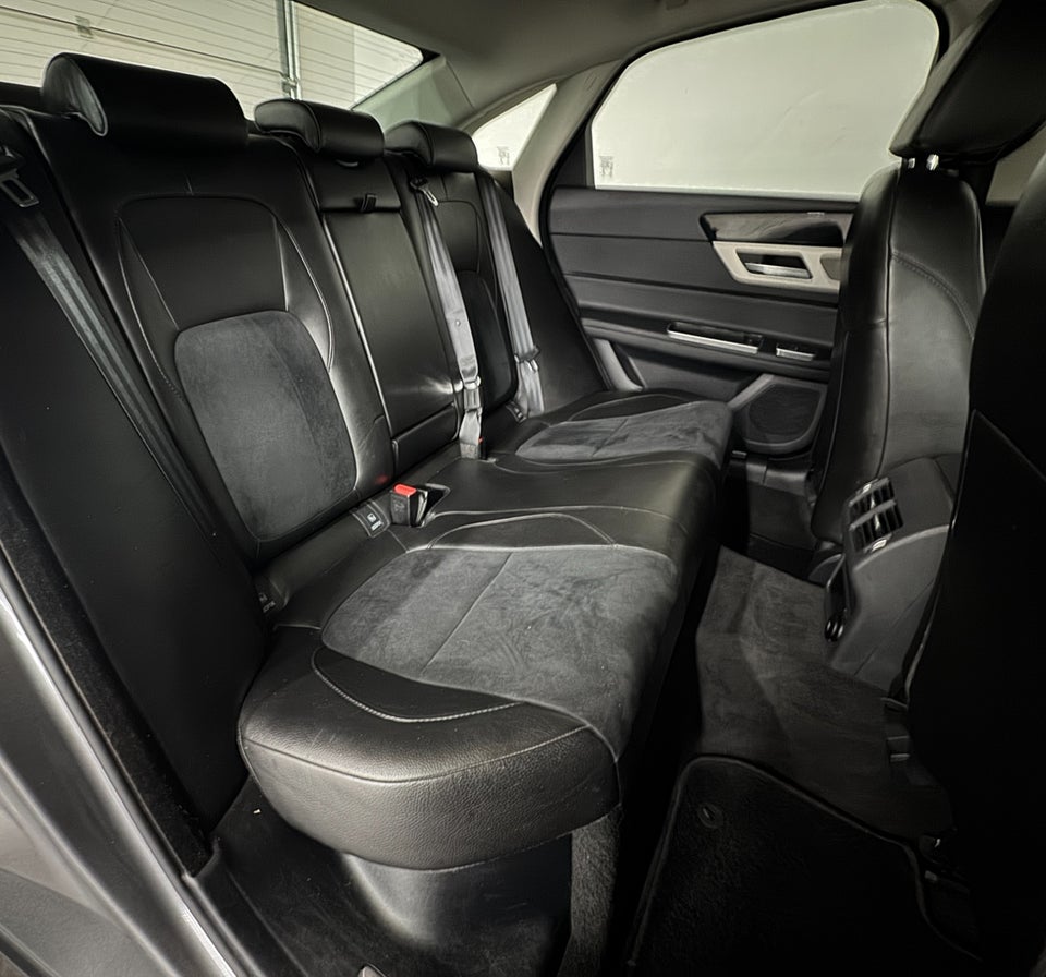 Jaguar XF 2,0 D180 Prestige aut. 4d