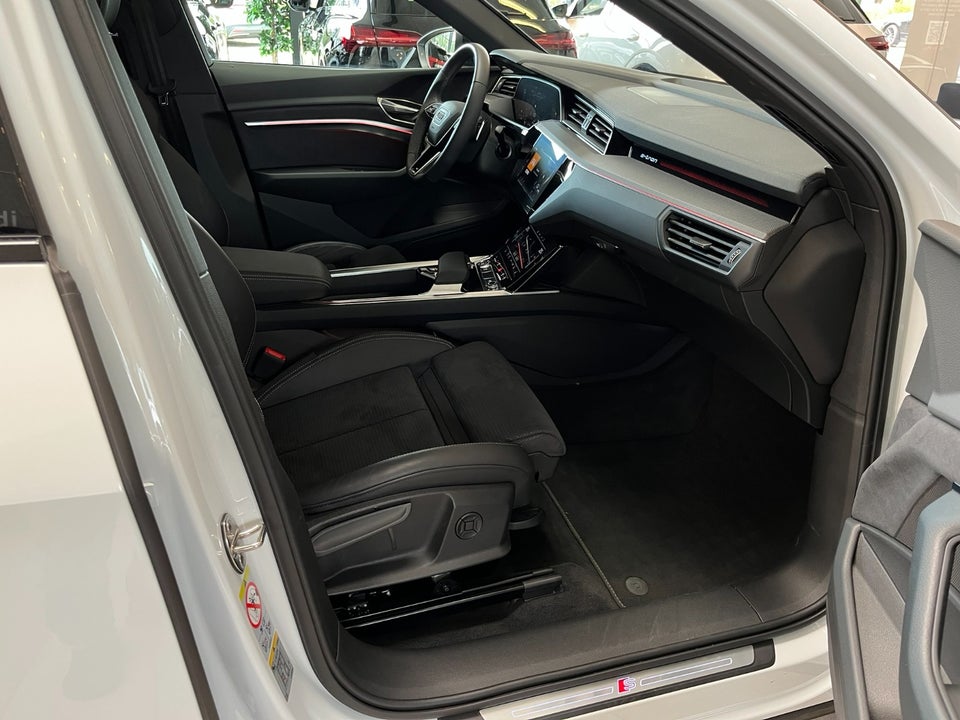 Audi Q8 e-tron 55 S-line Sportback quattro 5d