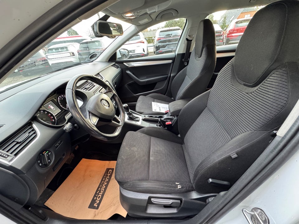 Skoda Octavia 1,6 TDi 105 Active Combi DSG 5d