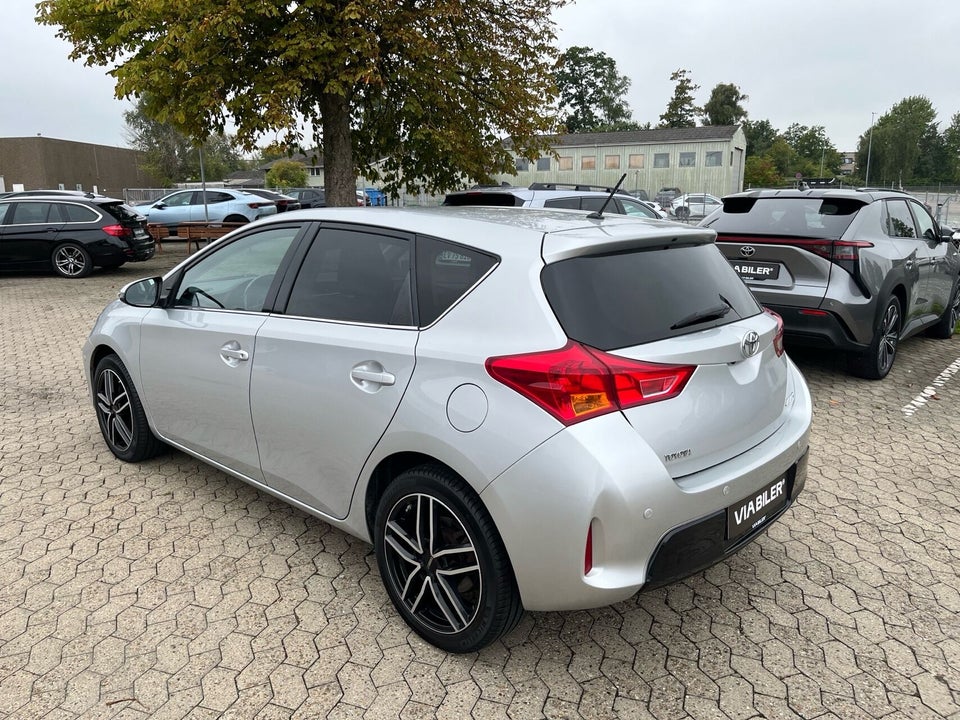 Toyota Auris 1,6 T2 Premium Comfort 5d