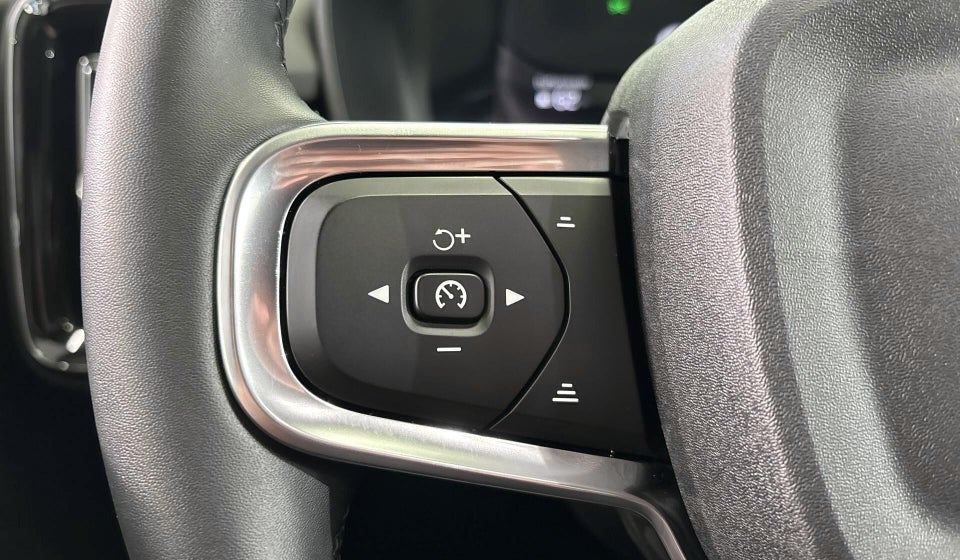 Volvo EX40 Extended Range Plus 5d
