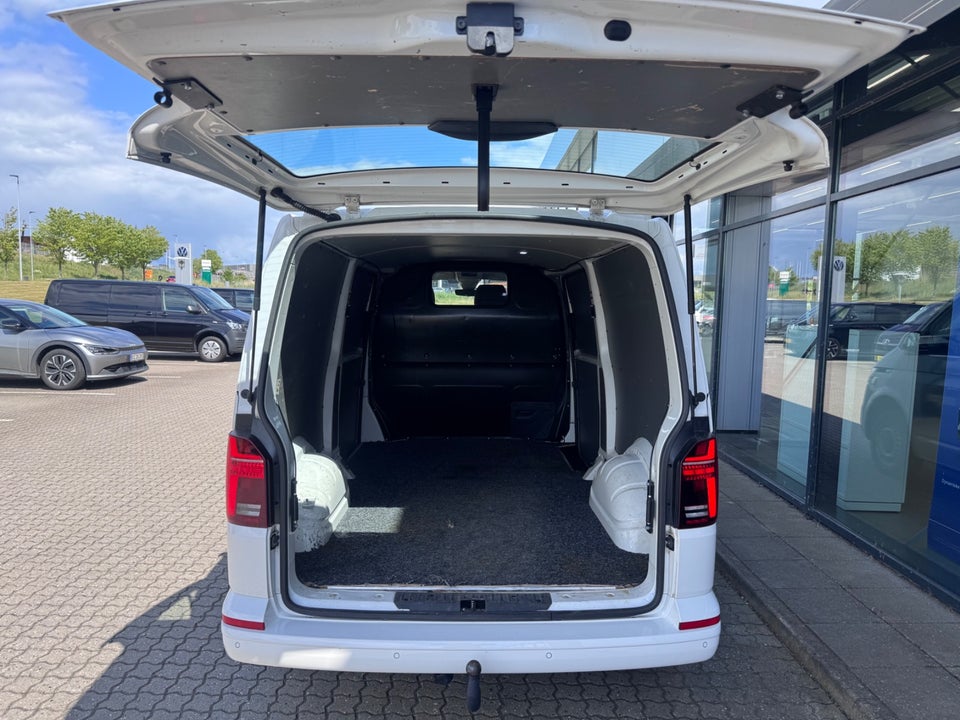 VW Transporter 2,0 TDi 150 Kassevogn lang