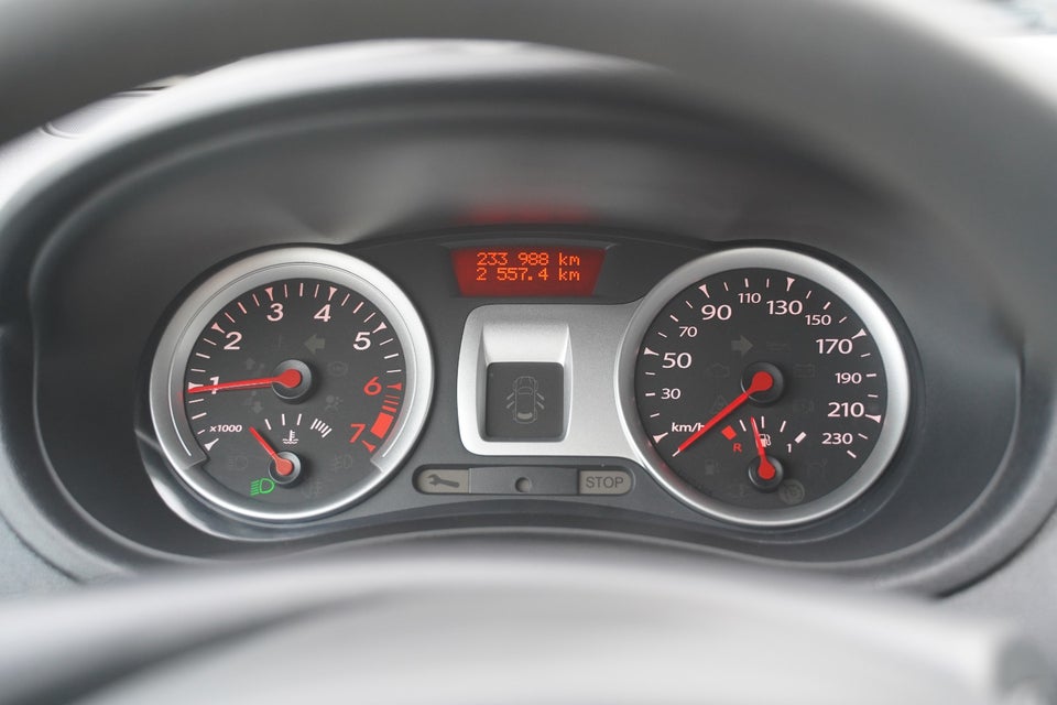 Renault Clio III 1,2 16V Authentique 5d