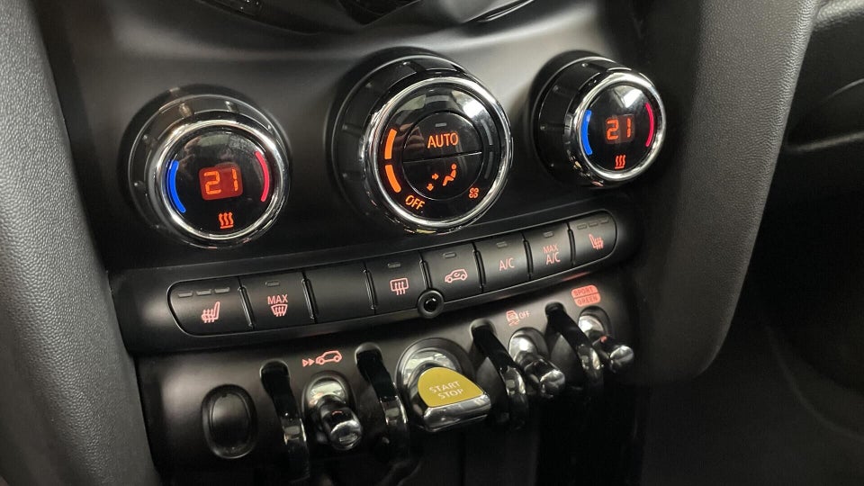 MINI Cooper SE Essential 3d