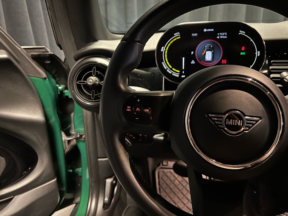 MINI Cooper SE Classic Trim 3d