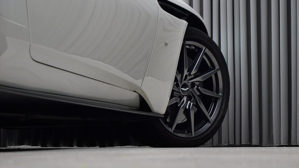 Aston Martin DB11 5,2 V12 Coupé aut. 2d