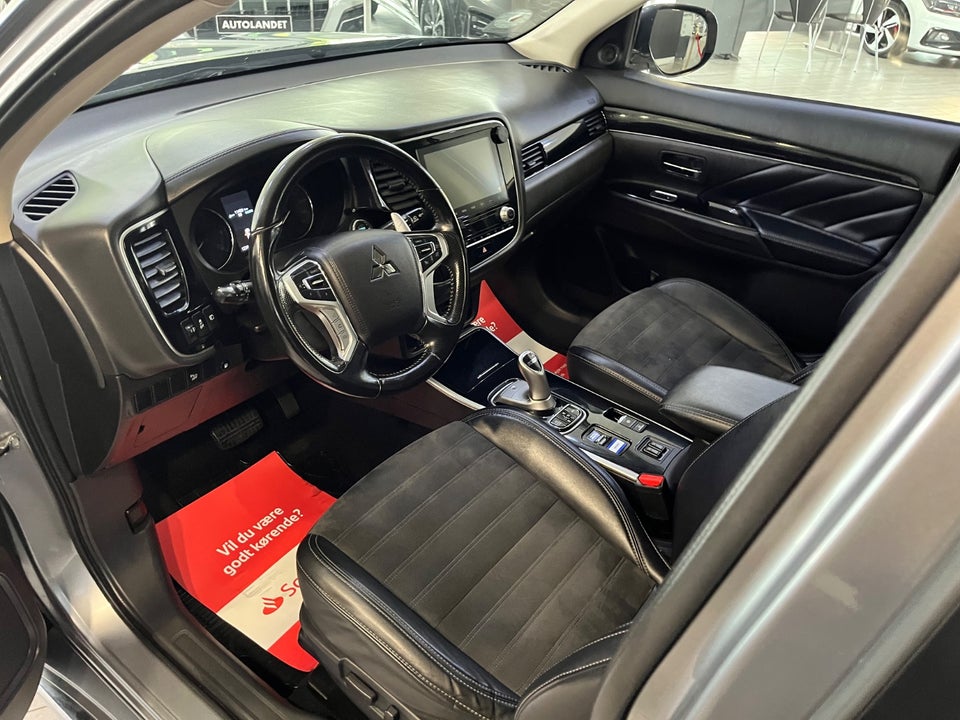 Mitsubishi Outlander 2,4 PHEV Invite CVT 4WD 5d