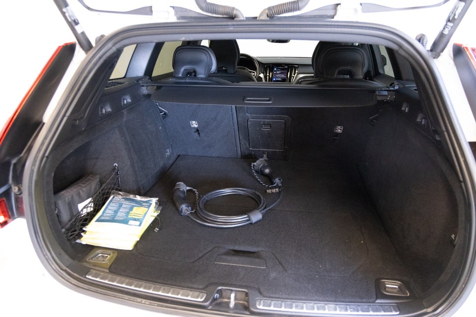 Volvo V60 2,0 T6 ReCharge R-Design aut. AWD 5d