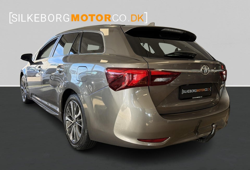 Toyota Avensis 1,8 VVT-i T2 Touring Sports 5d