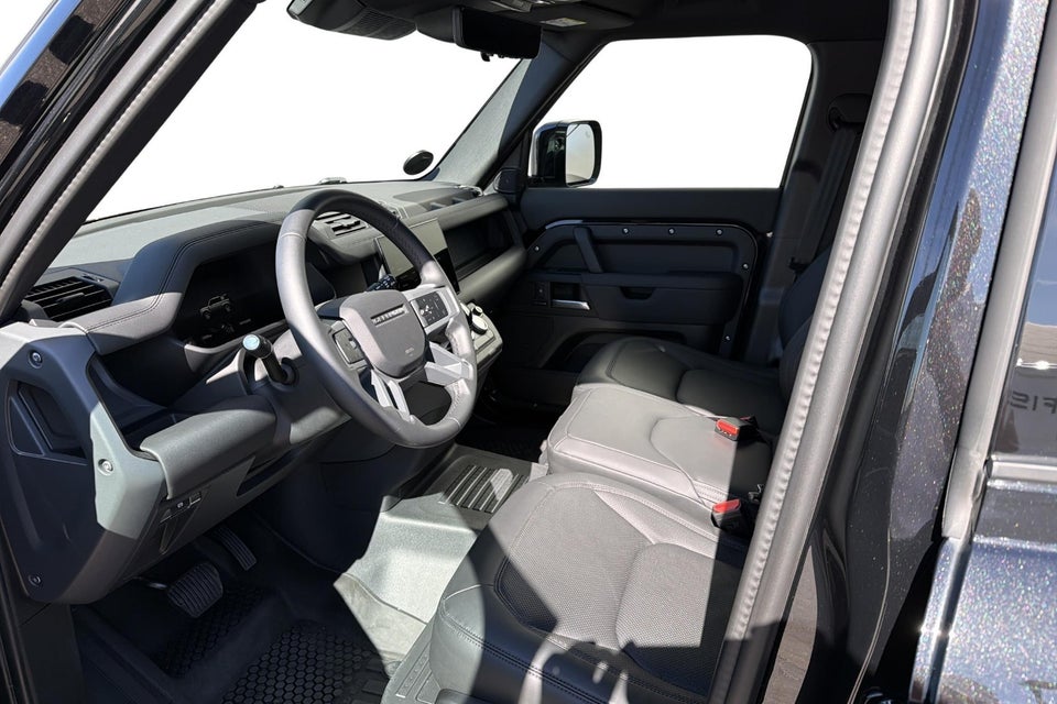 Land Rover Defender 110 3,0 D250 Hard Top X-Dynamic SE aut. Van 5d