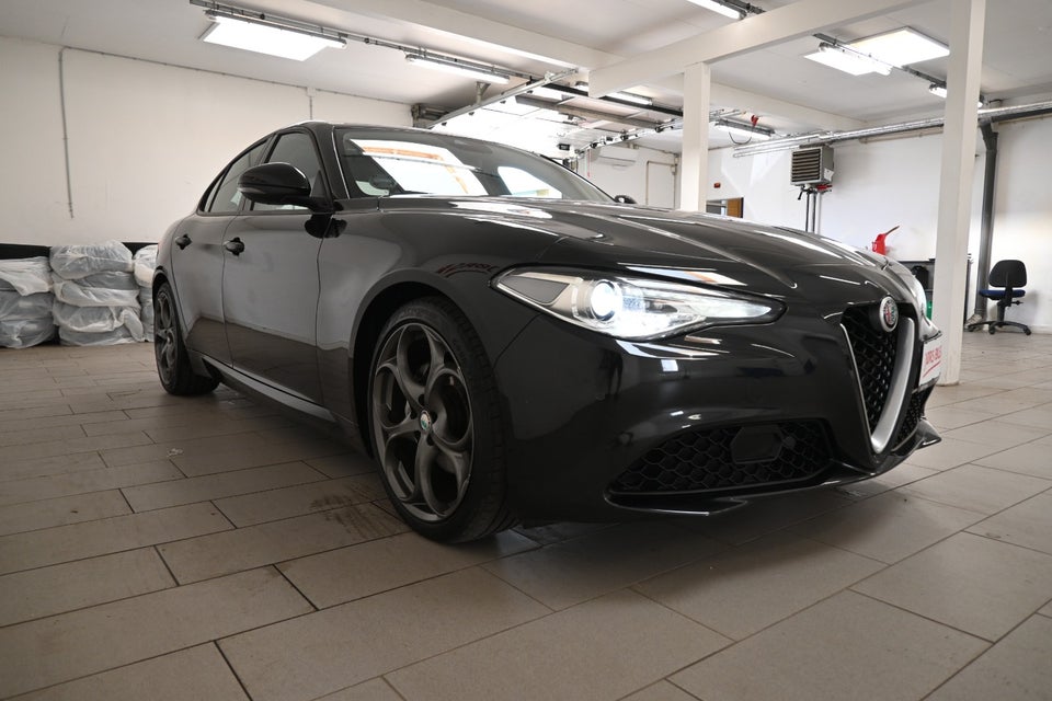 Alfa Romeo Giulia 2,0 T 200 Super aut. 4d