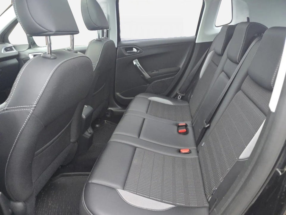 Peugeot 2008 1,2 e-THP 110 Allure Sky 5d