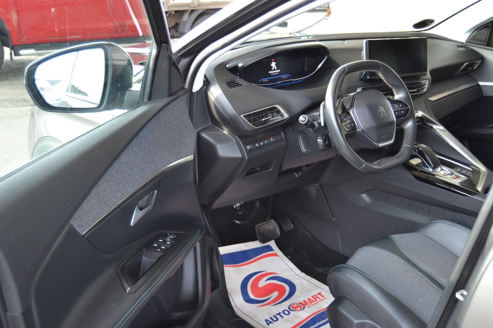 Peugeot 3008 1,6 Hybrid First Selection EAT8 5d