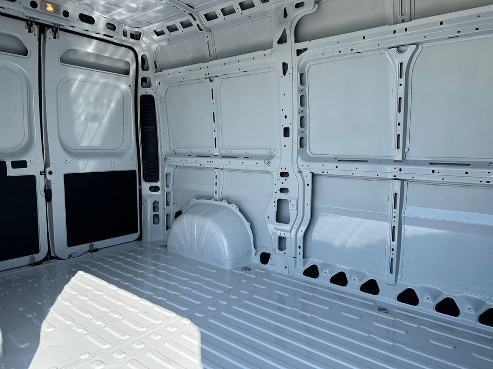 Peugeot Boxer 333 2,2 BlueHDi 140 L2H2 Premium