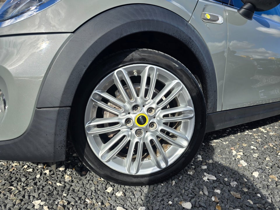 MINI Cooper SE Essential 3d