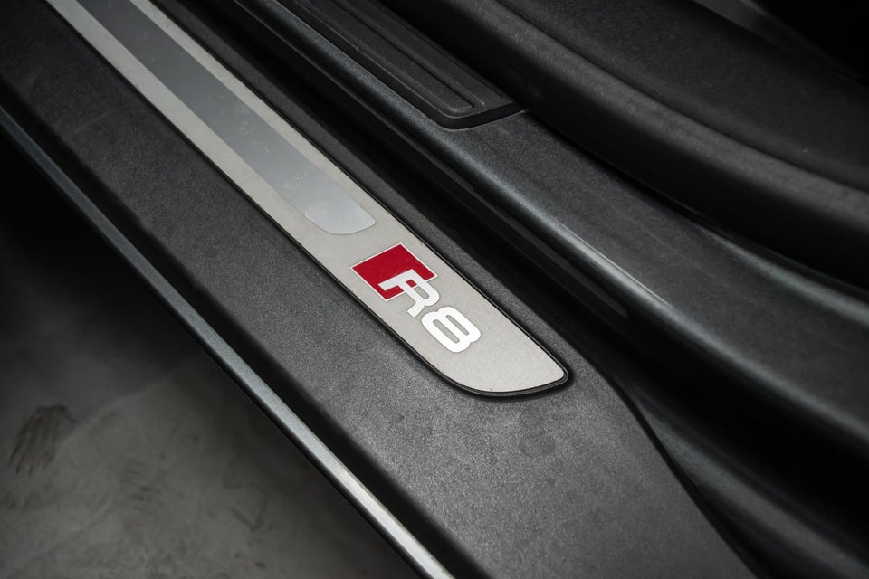 Audi R8 4,2 FSi Coupé quattro S-tr. 2d