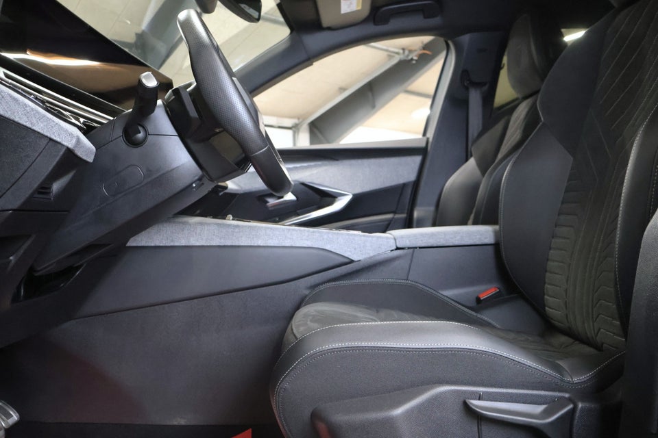 Peugeot e-3008 77 GT 5d