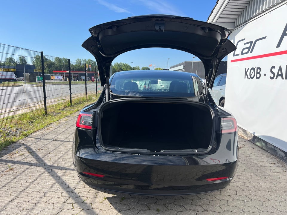 Tesla Model 3 Long Range AWD 4d
