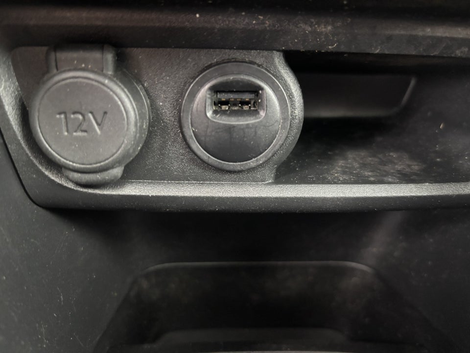 Peugeot 2008 1,5 BlueHDi 100 Allure Sky 5d