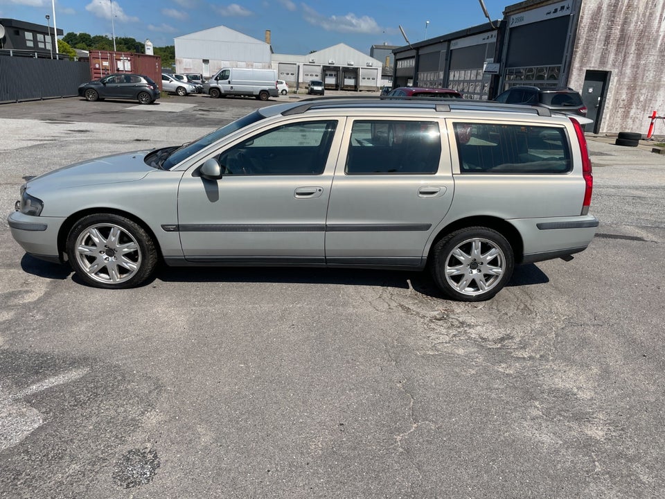 Volvo V70 2,3 T5 aut. 5d