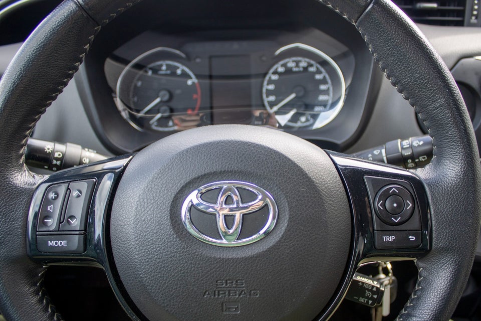 Toyota Yaris 1,0 VVT-i T2 5d