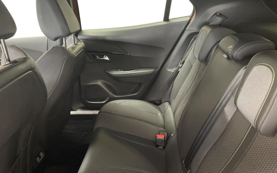 Peugeot e-2008 50 GT Sky 5d